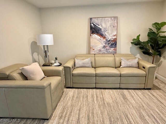 Building Photo - 788 Park Shore Dr