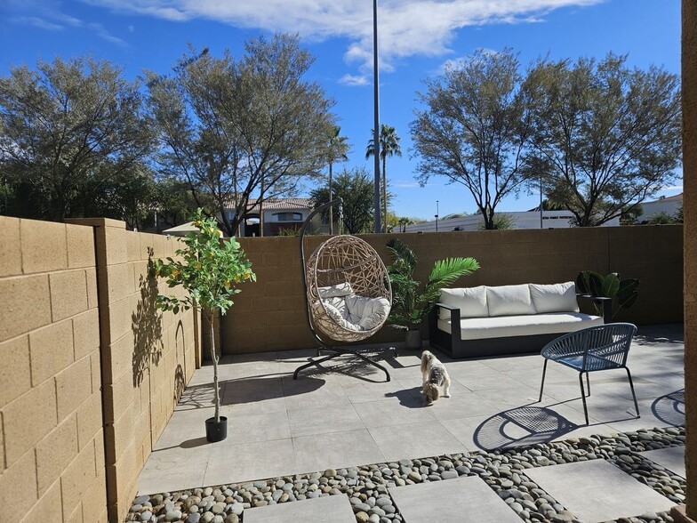 Building Photo - 1350 S Greenfield Rd