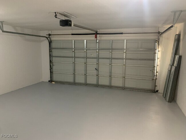 Building Photo - 703 SW 22nd St