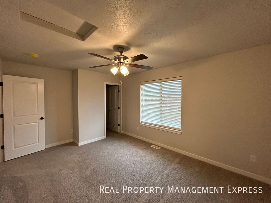 Building Photo - BRAND NEW 2 bedroom, 1.5 bathroom townhome