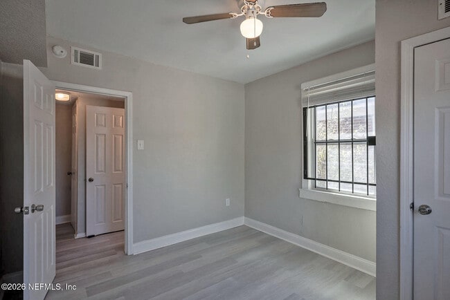 Building Photo - 2036 W 11th St