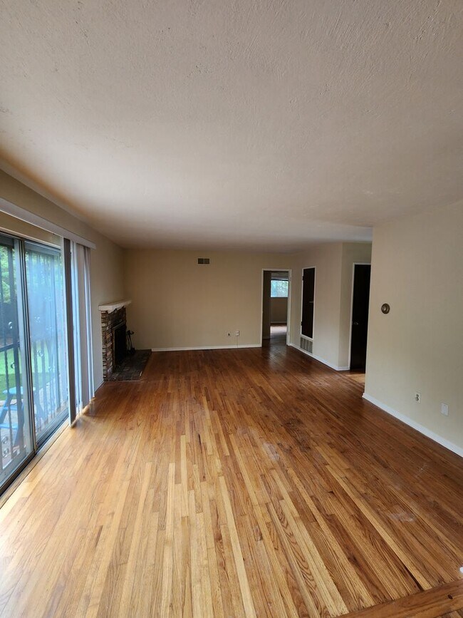 Building Photo - 2609 Elyssee St