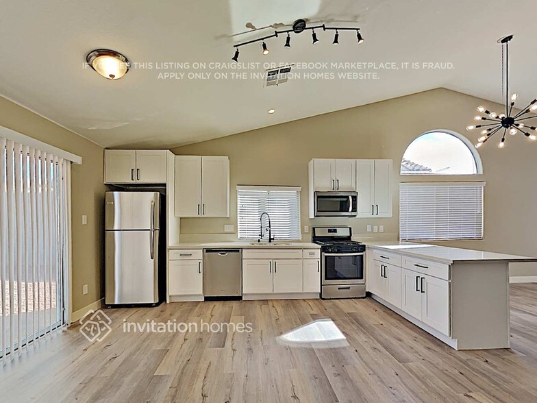 Building Photo - 532 Viva Serenade Way