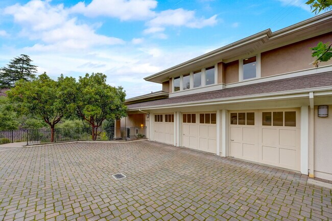 Building Photo - 140 Emerald Estates Ct