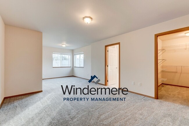 Building Photo - Two story 4 bedroom 2.5 bath Home.