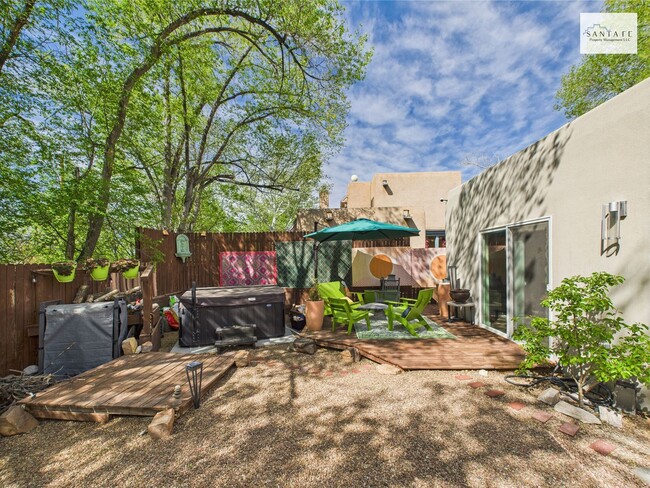 Building Photo - Beautifully Furnished and Equipped Propert...