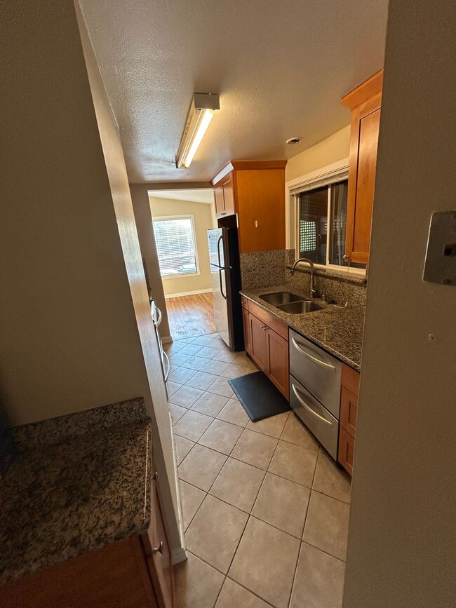 Building Photo - Large 3 bed, 2 bath house in South Seattle...