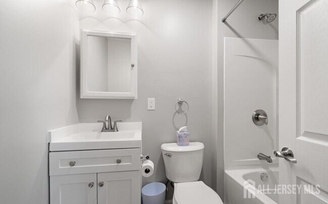 Building Photo - 303 Chestnut Dr