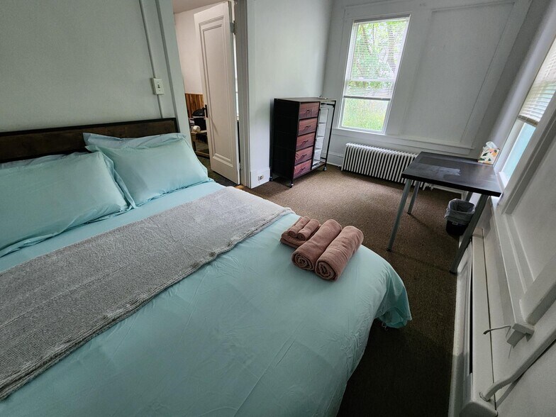 Building Photo - 145 Park Ave