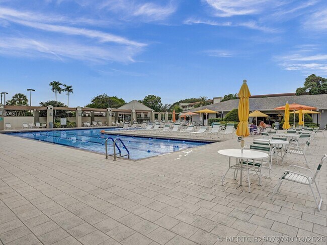 Building Photo - 1104 Bahama Bend