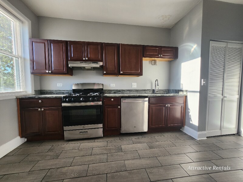 Building Photo - 4530 S Calumet Ave