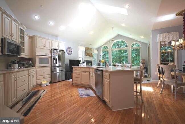 Building Photo - 15401 Jamies Way