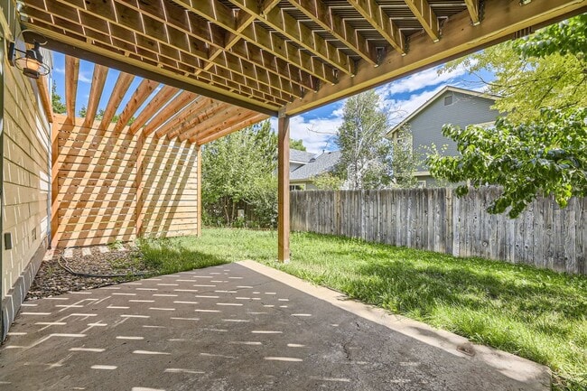 Building Photo - Beautifully Remodeled 3 Bed/2 Bathroom Hom...