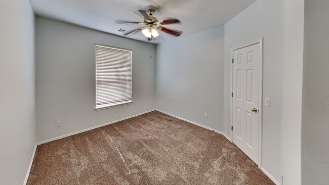Building Photo - 3 Bedroom in Edmond