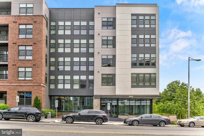 Building Photo - 1761 Old Meadow Rd
