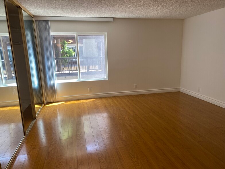 Master Bedroom - 4200 Via Dolce