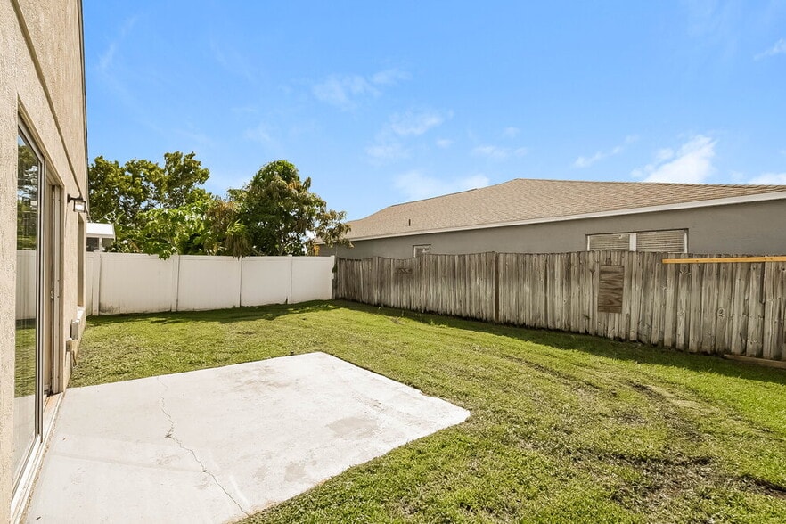 Building Photo - 2160 Jessa Dr