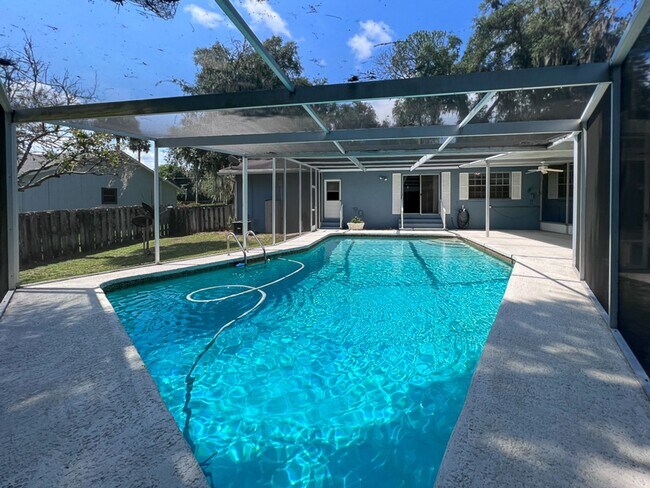 Building Photo - 3BR/2BA Pet Friendly Pool Home in McIntosh...