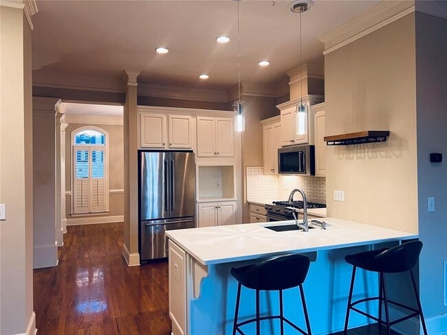 Building Photo - 144 W Ridge Way