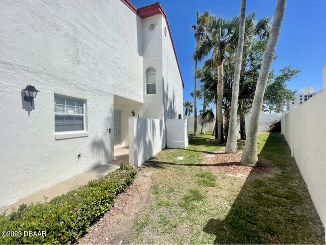 Building Photo - 200 Florida Shores Blvd