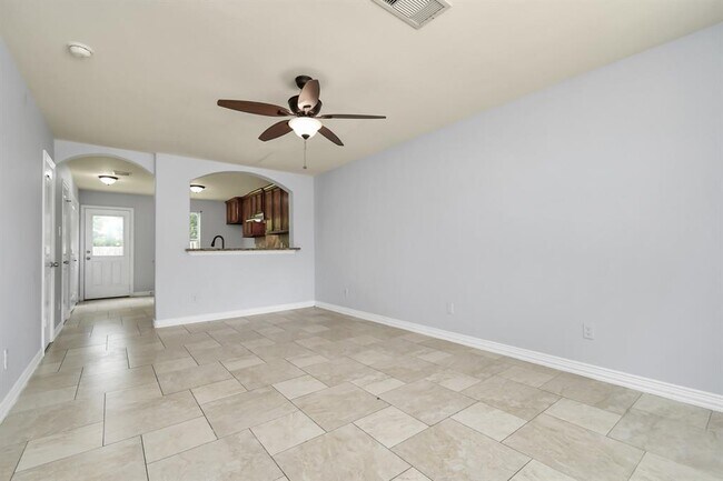Building Photo - 10022 Raymondville Rd