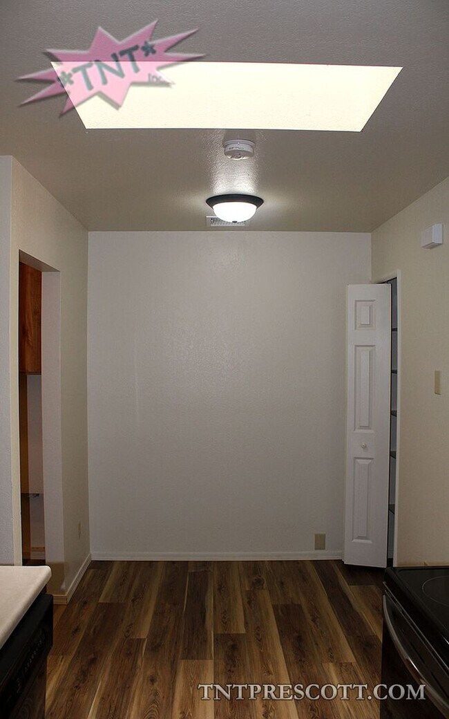 Building Photo - 1430