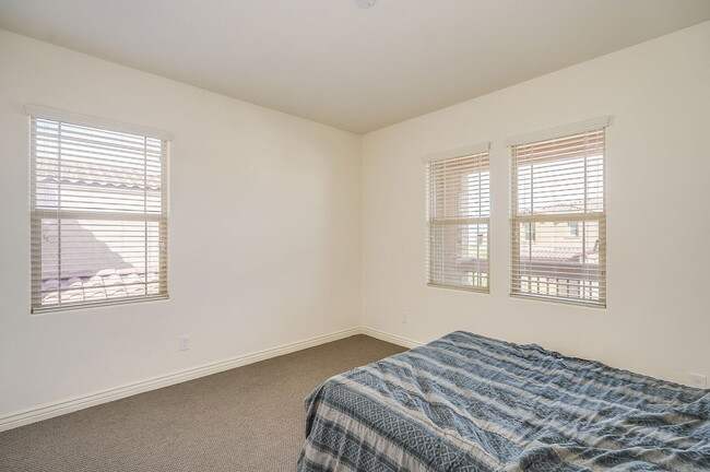 Building Photo - 4529 E Vista Bonita Dr