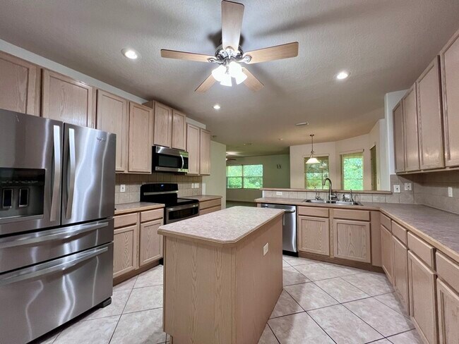 Building Photo - HUGE PRICE REDUCTION!! HOME IS READY FOR A...
