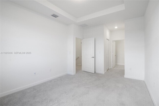 Building Photo - 2729 SE 25th Ave