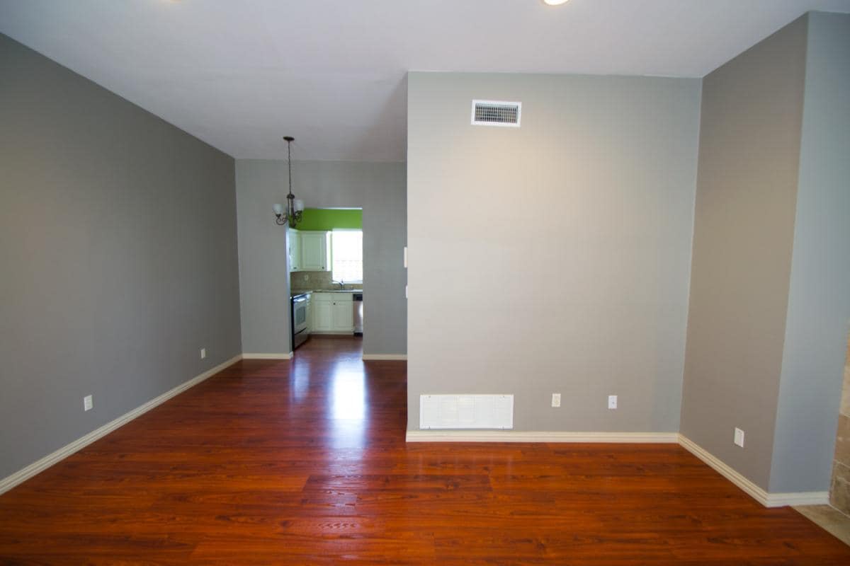 Dining - 1818 N Fitzhugh Ave