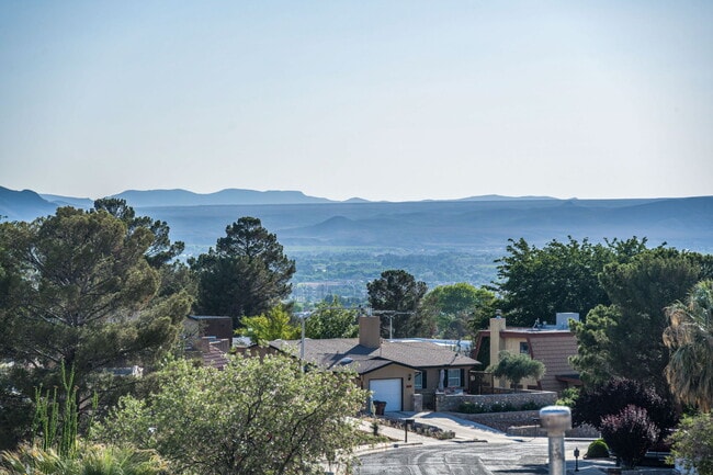 Building Photo - 2353 Saturn Cir