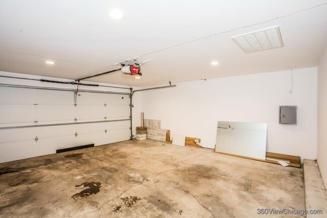 Building Photo - 14 Westwood Dr