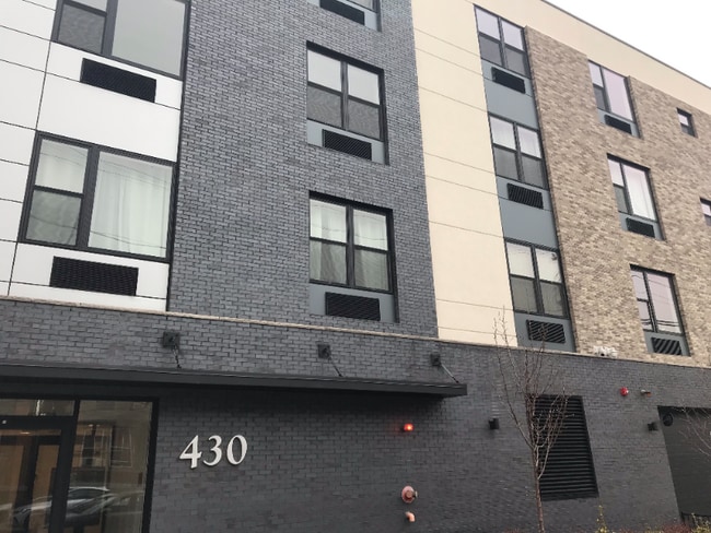 Building Photo - 430 52nd St