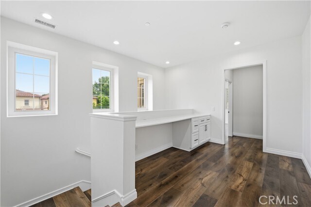 Building Photo - 64 Maple Ash