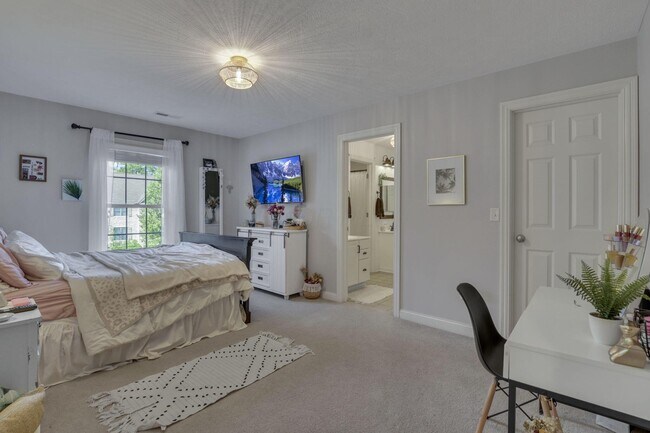 Building Photo - 7097 Pleasant Colony Cir