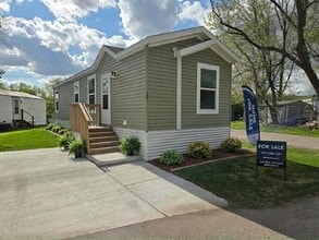 Building Photo - 121 Lynn Ln