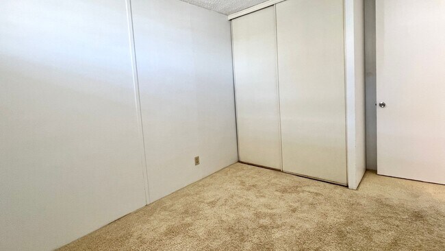 Building Photo - AVAILABLE NOW - SPACIOUS 2BD/1BA WITH 1 COVERED SECURED PARKING!