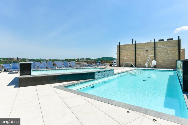 Building Photo - 901 H St NE