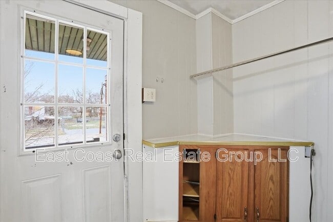 Building Photo - 834 W Washington St