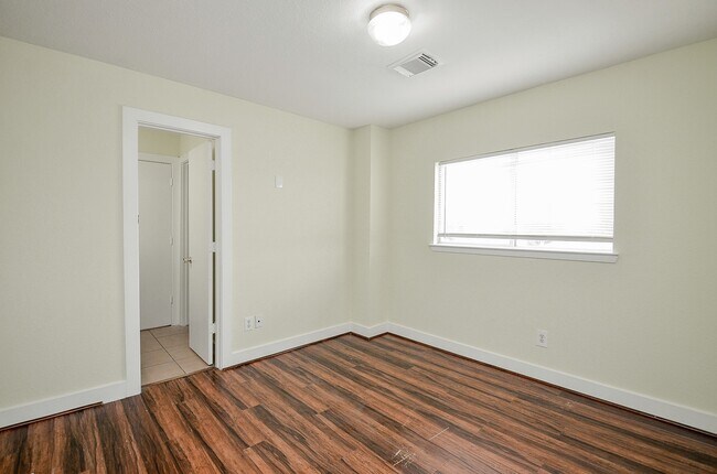 Building Photo - 11924 Prior Park Dr