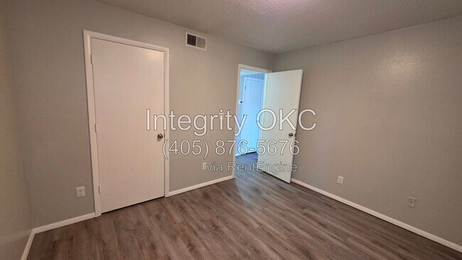 Building Photo - 3803 N Rockwell Ave