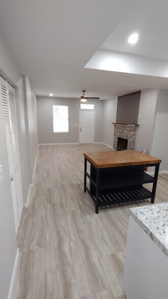 open space living area - 2960 Nelson St