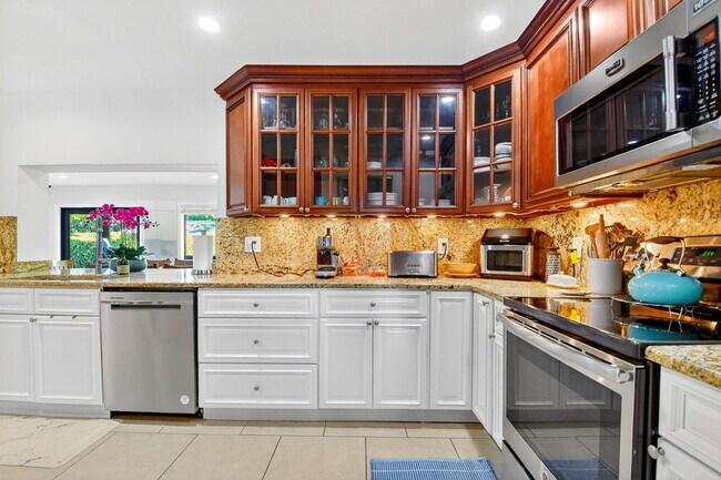 Building Photo - 435 Pine Villa Dr