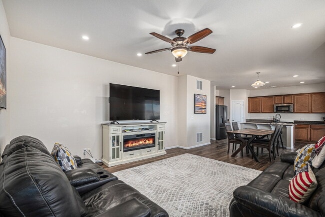 Building Photo - 7725 Sabino Ln