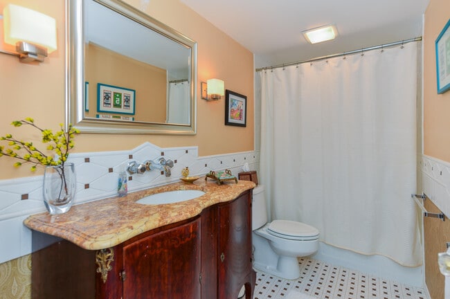 Building Photo - 2600 N Flagler Dr