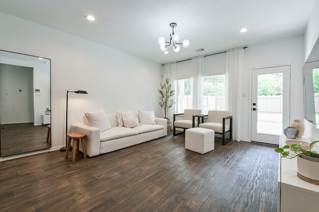 Building Photo - 22430 Forest Gorge Ln