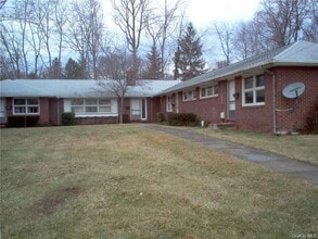 Building Photo - 113 E Washington Ave