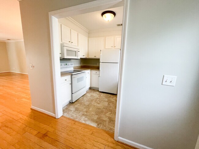 Building Photo - 12 Magnolia Glen Ln