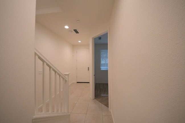 Building Photo - Dublin 3 stories 3 Beds, 3.5 Baths Townhouse in Boulevard community for rent