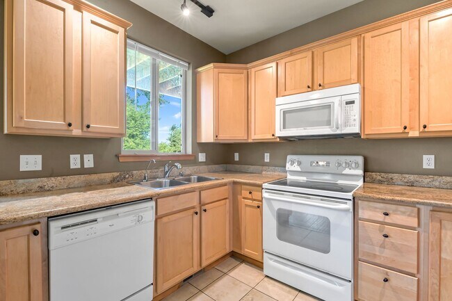 Building Photo - 2131- 2133 Yew Street